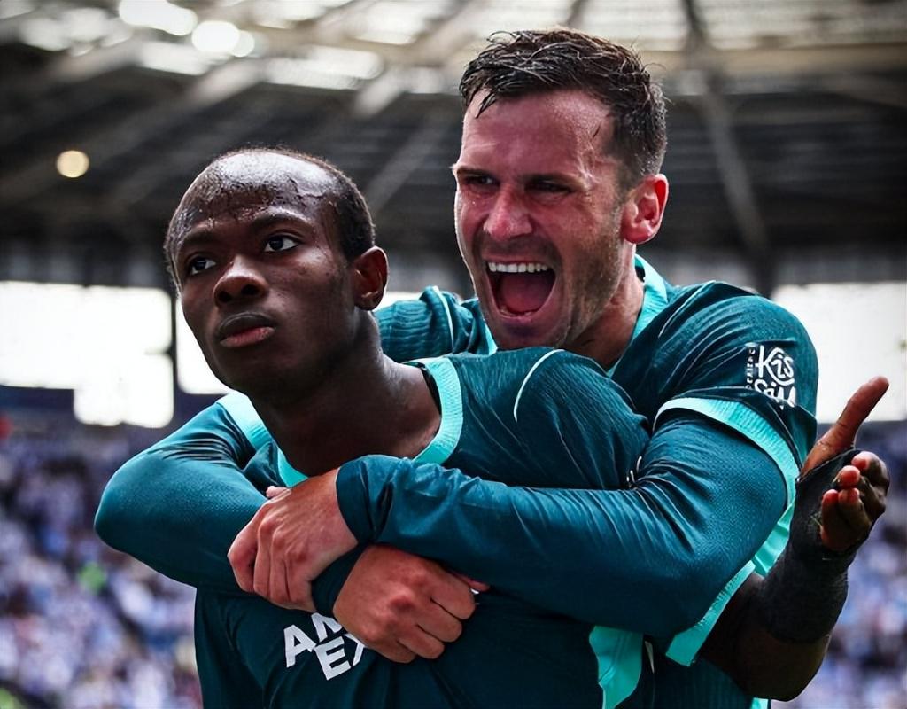 Góc Nhìn OK8386: HLV mới 33 tuổi! Đội pháo đài số 1 Premier League lộ d